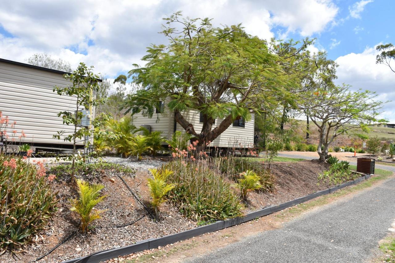 Mt Larcom Tourist Park Hotel Mount Larcom Exterior photo